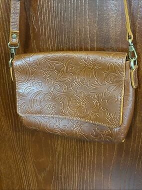 Portland Leather Metro in Meadow Embossed Floral Crossbody Bag in Brown